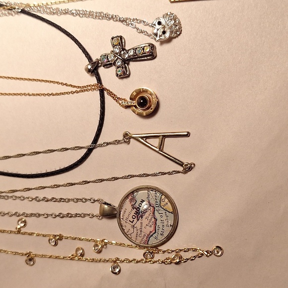 14 Necklaces Including Disney Owl Key London Flower Tassel - Picture 4 of 7